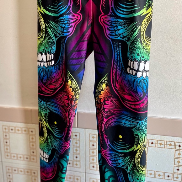 GearBunch athletic leggings, Skulls, Mandala, sz Small, 34 ins. long, 2 pairs. - Picture 3 of 12